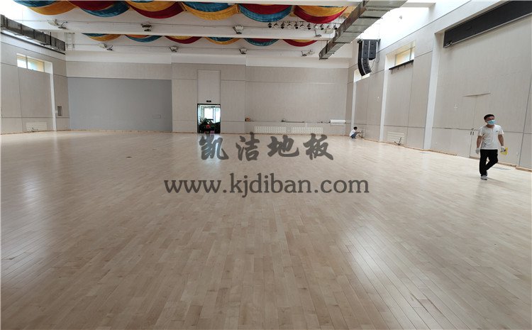 北京回龙观育新学校篮球馆木地板