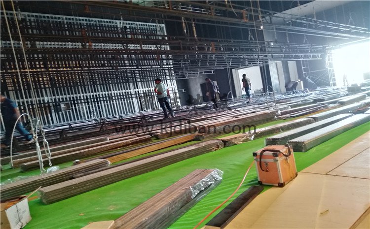 四川省乐山市沙湾区铜河广场剧院舞台实木运动地板案例—凯洁实木运动地板厂家